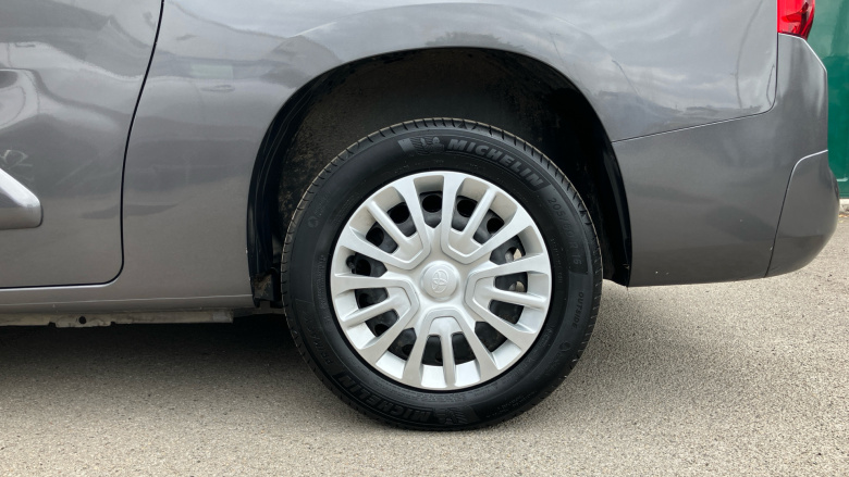 Toyota Proace City Verso 100kW Shuttle Long 50kWh 5dr Auto Electric Estate